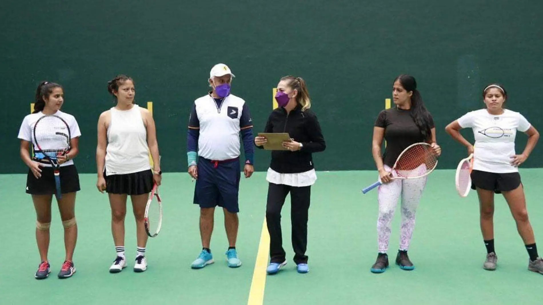 Maricruz Colón (c), presidenta de la Asociación Poblana de Pelota Vasca